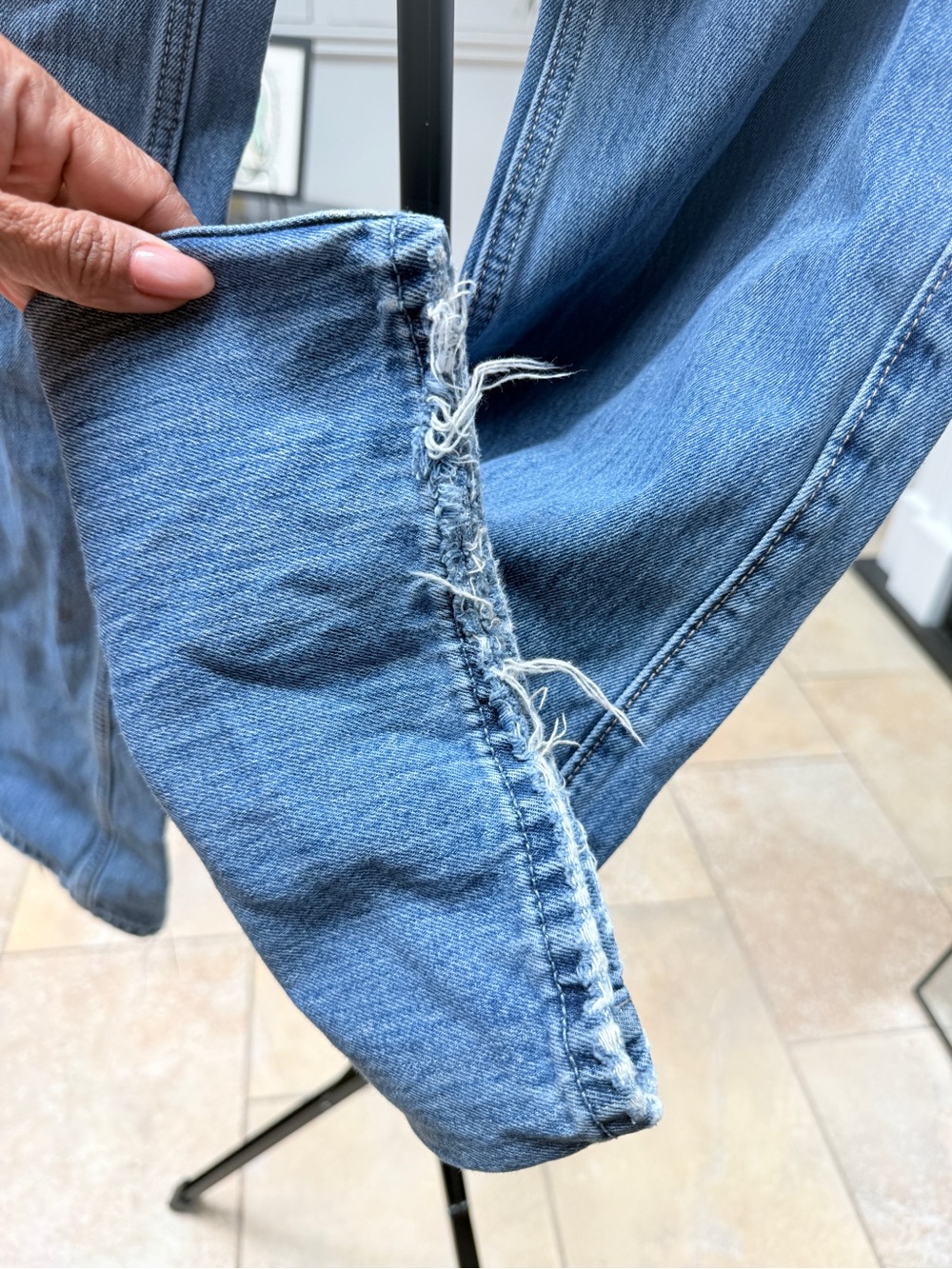 Hollister Women's Light Blue Low-Rise Baggy Jeans - Classic Denim - Picture 5 of 10
